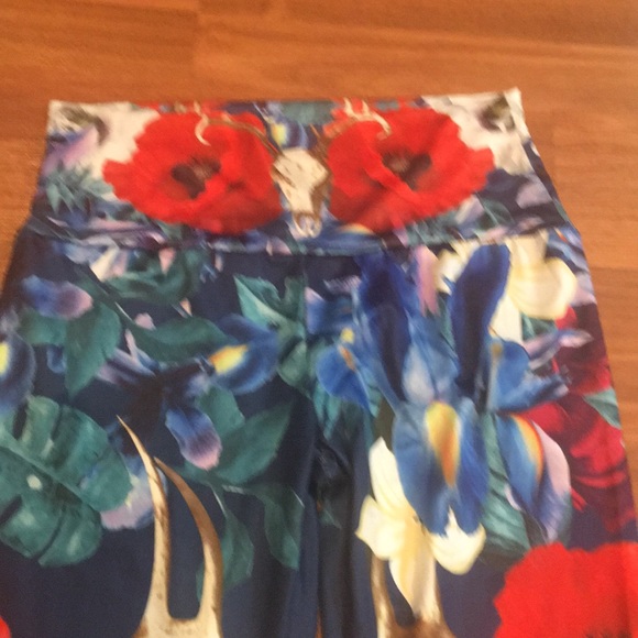 New size Large leggings - Picture 3 of 3